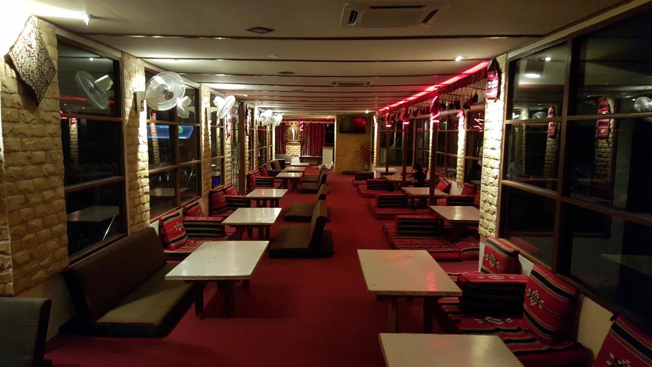 Alsafina Kijal Beach Resort & Restaurant Exterior foto