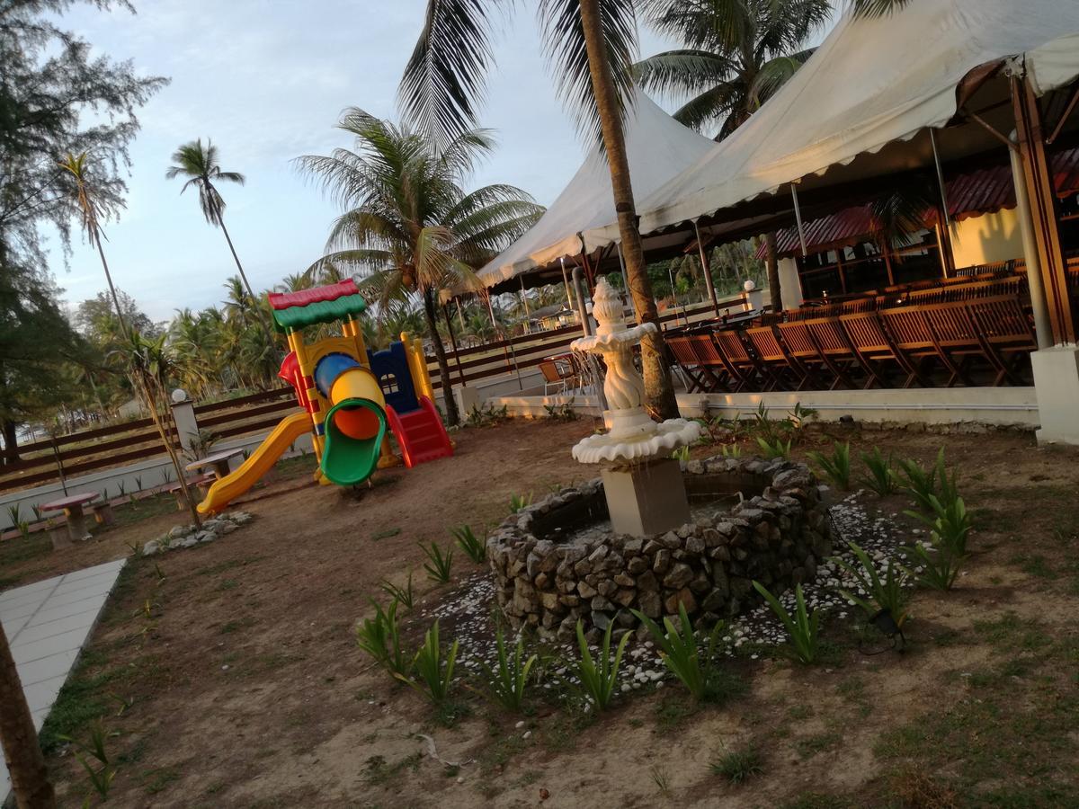Alsafina Kijal Beach Resort & Restaurant Exterior foto